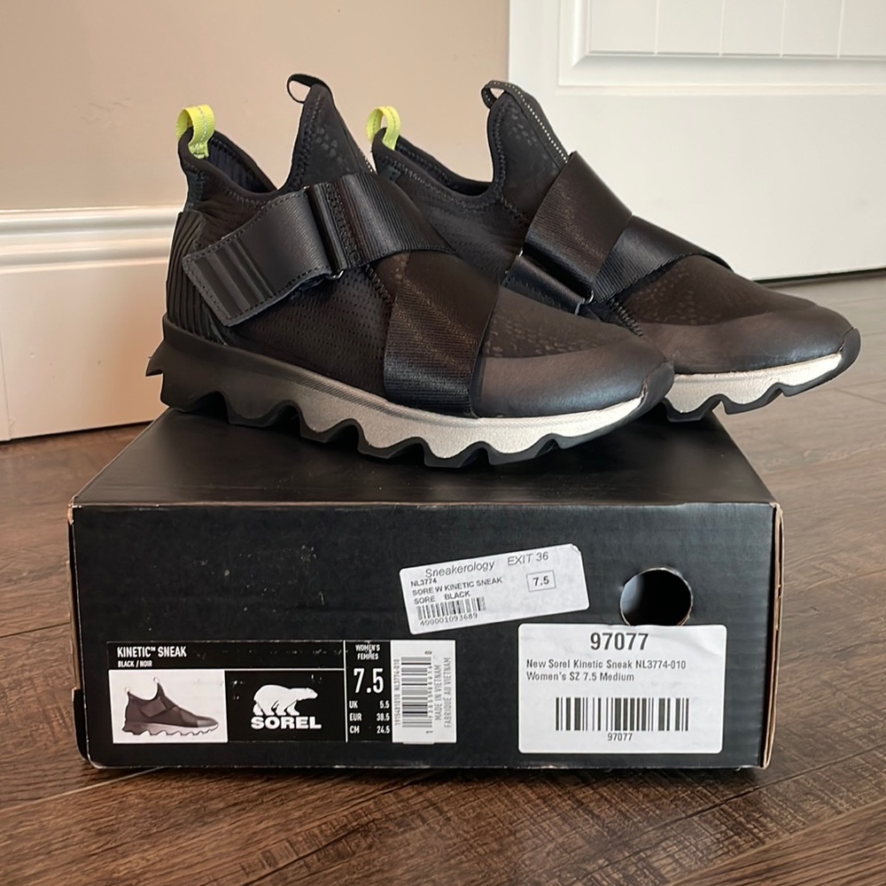 Sorel Kinetic Sneak black with neon yellow/green details item number NL3774